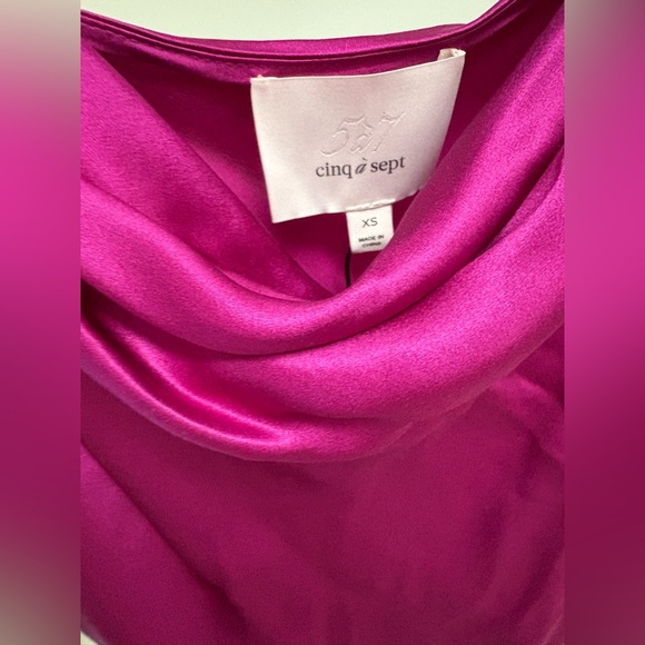 NWT CINQ A SEPT: MARTA CAMI IN PETUNIA
SIZE: XS
NEW WITH TAGS - Picture 5 of 5